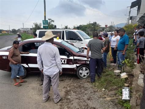 Choque Entre Taxi Y Camioneta Particular Lideres Multimedios