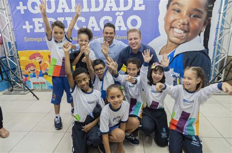 Prefeitura De Itapevi Inicia Entrega De Uniformes E Materiais Escolares