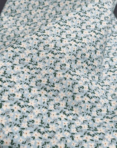 Tissu Coton Bio Fleur Blanc Fond Bleu Ciel Gots Tissus Et Nappes Westeel