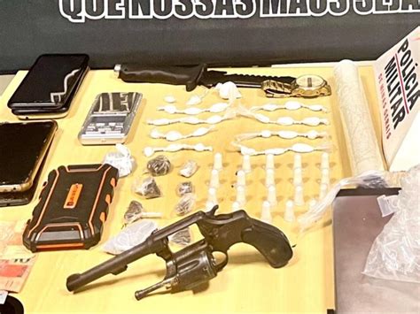 Dupla é Presa Por Tráfico De Drogas Porte De Arma E Lesão Corporal No