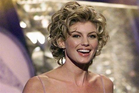 I Love Faith Hill With Short Hair Short Wavy Haircuts Pixie Haircut