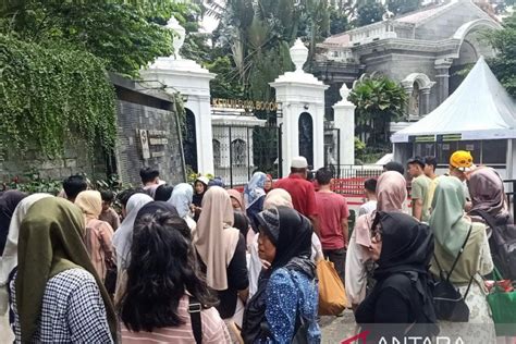 Libur Lebaran Pengunjung Kebun Raya Bogor Tembus 10000 Orang Pada