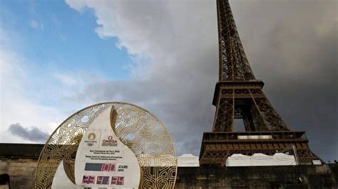 Eiffel Tower Loses Sparkle for Parisians ahead of Olympics