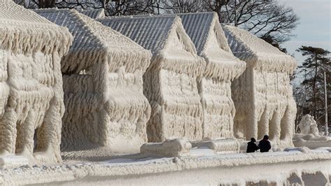 Winter Storm 2022: Homes on Lake Erie were encased in ice as blizzard ...