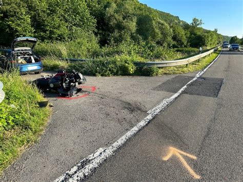 Verkehrsunfall Mit Schwerverletztem Motorradfahrer Auf B