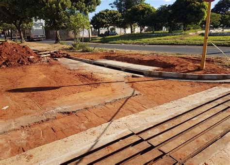 Secretaria De Obras Realiza Diversos Servi Os De Terraplenagem E