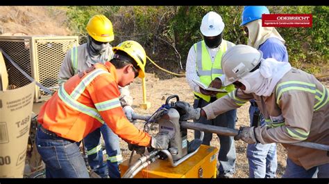 electrodo cerca Desempleados cables del tendido eléctrico Estación de