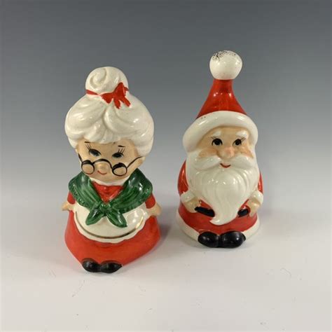 Lefton 4798 Santa And Mrs Claus Salt And Pepper Shakers Etsy Mrs Claus Lefton Vintage Holiday