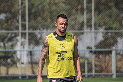 Renato Augusto durante treino de reapresentação do Corinthians