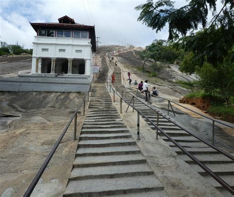 Gommateshwara Statue Karnataka | Gomateshwara Temple & History