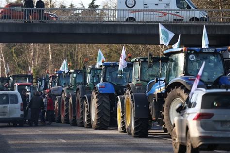 Francuscy rolnicy blokują granicę Paraliż w Katalonii RMF 24