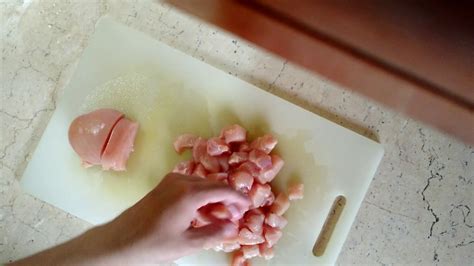 How To Cut Boneless Chicken Into Cubes Youtube