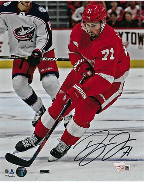 √ Patrick Kane Autograph Signing