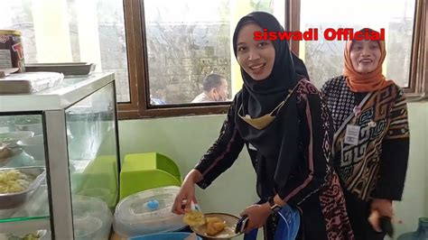 Sarapan Dikantin Bawah Masjid Sma Negeri 8 Semarang Rame Rame Tambah Nikmat Youtube