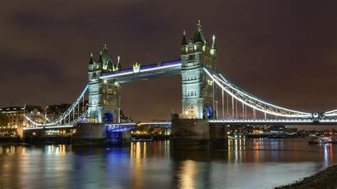 Premium Photo | Tower bridge in london at night