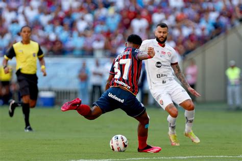 Análise Bahia vence clássico de boas chances no primeiro tempo e queda