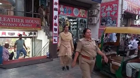 Agra News पुलिस ने मारा होटल में छापा देह व्यापार में पांच युवतियों और दो युवकों को पकड़ा