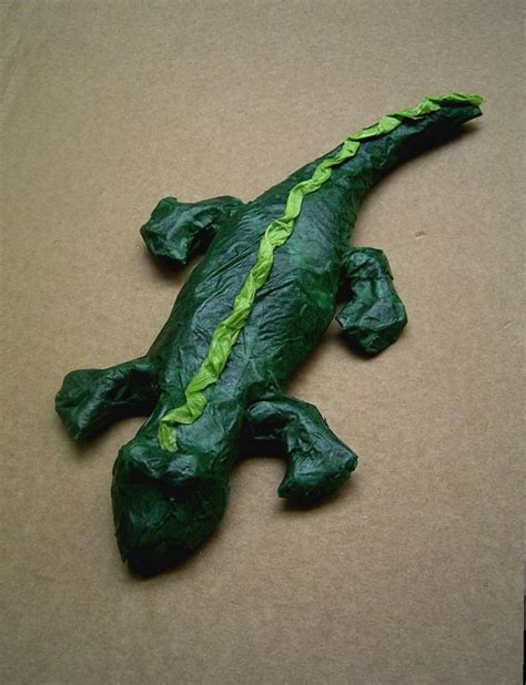 Papier mâché alligator Papier mâché Papier