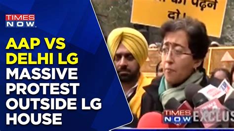 Top News Delhi Lg Vs Aap Kejriwal To Meet Vk Saxena Aap Workers Protest Outside Lg House