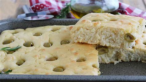 Focaccia Aux Olives Vertes