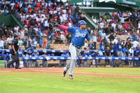 Los Tigres Del Licey Domina A Los Leones Del Escogido