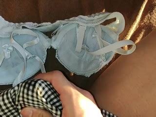 射液到蓝色胸罩 Pornhub Gay