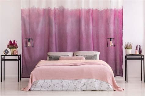 Cortinas Rosas Degradadas En El Dormitorio Foto Premium