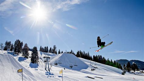 Freestyle Skiing Tricks Wallpaper