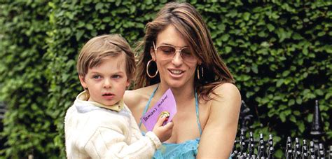 Photos Liz Hurley Il Y A Ans Elle Emmenait Seule Son Fils L