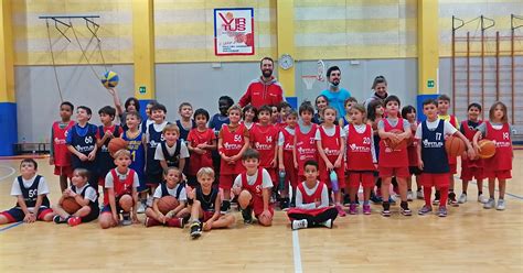 Minibasket Fine Settimana Di Attivit E Divertimento Per Scoiattoli E