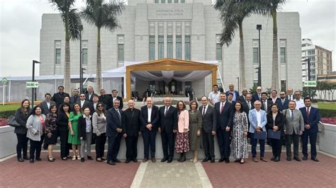 Líderes católicos judíos adventistas metodistas y más recorren en el