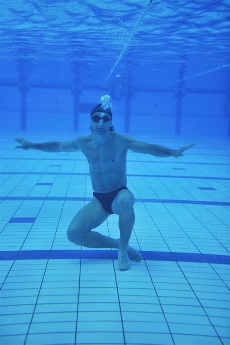 swimming pool underwater 11623937 Stock Photo at Vecteezy