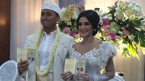 Resepsi Pernikahan Fanny Ghasani Dan Erwan Akan Digelar Hari Minggu Ini