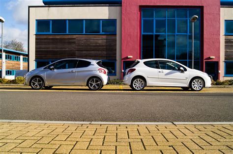 Peugeot 207 Vs 208 Carwitter