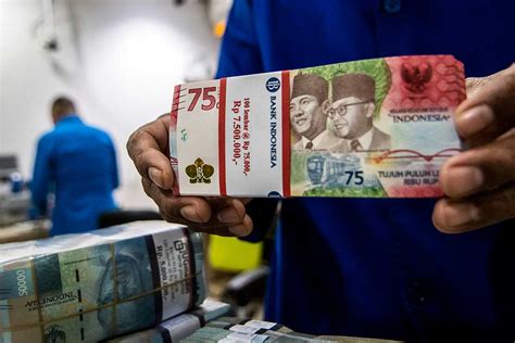 Rupiah Dibuka Menguat Di Awal Pekan Indeks Dolar As Loyo