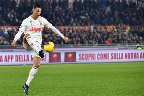 Cristiano Ronaldo Ajuda Juventus A Isolar Se Na Lideran A Do Campeonato