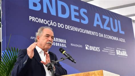 Mercadante defende investimento do BNDES na construção de navios