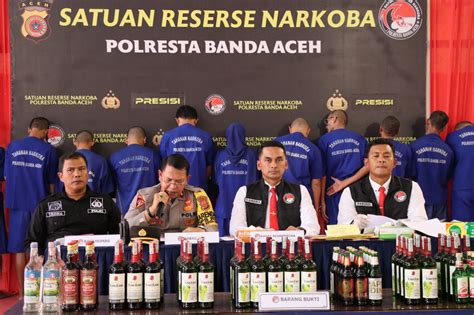 Ringkus Pelaku Polisi Sita Puluhan Botol Miras Di Banda Aceh