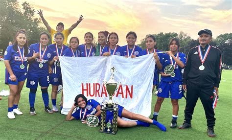 Huracán gana fútbol femenino Pioneras Latinas en Flushing Queens Latino