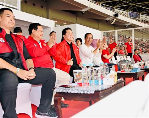 Lihat Gaya Jokowi Menonton Indonesia Vs Argentina Ada Prabowo Dan