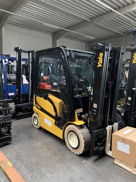 Yale ERP25VL Electric Counterbalance Forklifts Material Handling Yale