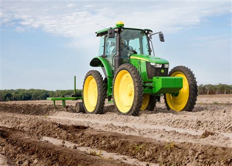 John Deere debuts new high-crop specialty tractor - Spudman