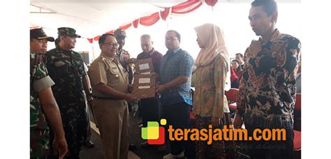 Bupati Blitar Bagikan 549 Sertifikat Hasil Program PTSL Teras Jatim