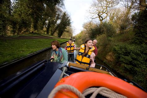 Explore The Waterways By Canal Boat This October Half Term Drifters