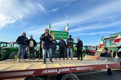 Protesta Agricoltori Dalla Calabria Arriveremo A Roma