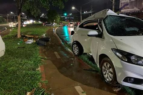 Bauru Jovem De Anos Morre Em Colis O De Ve Culo Rvore Na