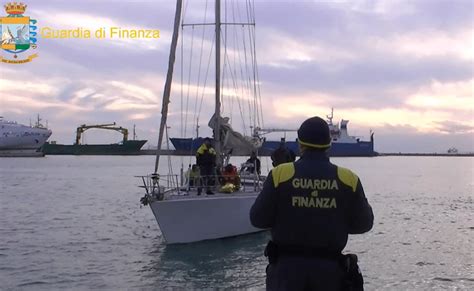 Lhashish Con Il Marchio Tot Rina Sequestrato Veliero Con