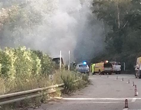 A Furgone Prende Fuoco Tra Gli Svincolo Di Brolo E Patti In