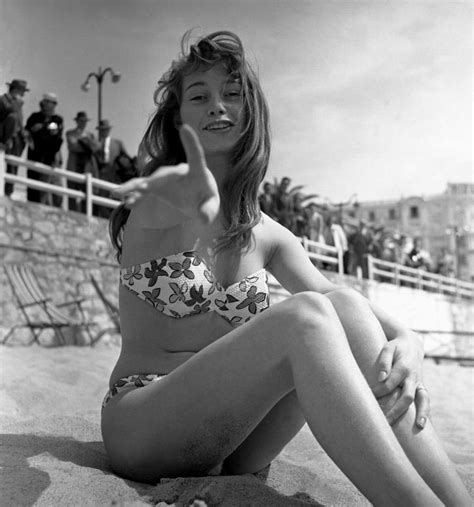 12 Black and White Photos of 19-Year-Old Brigitte Bardot at the 1953 ...