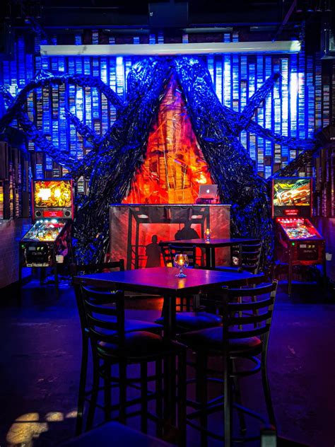 HQ Nashville: Nashville Sports Bar, District Downtown Bar, Arcade